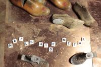 NAILS HIDE METAL photo