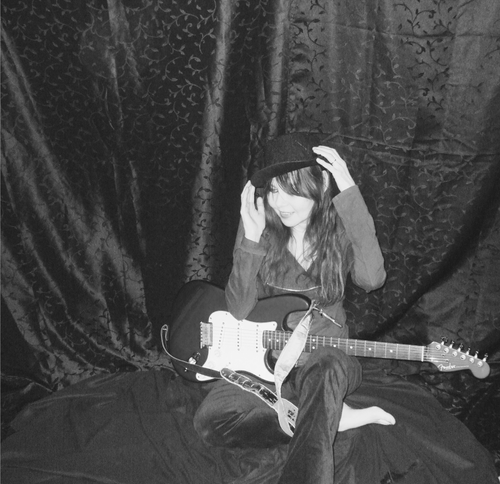 Profile photo Melodie_Gliem_promo_pic_greyscale.png