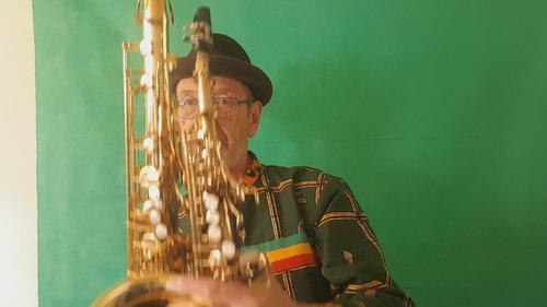 Profile photo Baz_behind_saxez.jpg