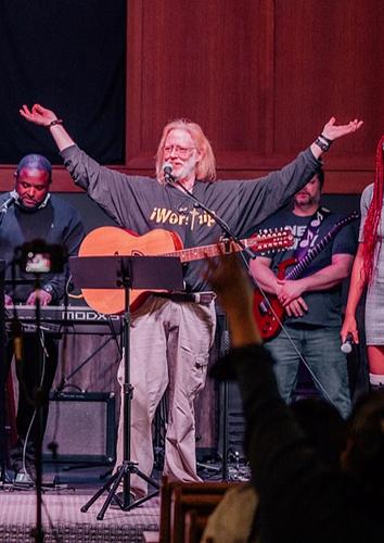 Profile photo RaytownWorshipMeInFrontCrop3.jpg