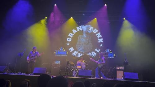 Profile photo BAND_T_SDWYS.jpeg