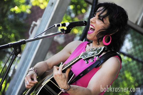 Profile photo Jana_Peri_promo_pic_by_Bob_Krasner.jpg