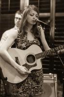 Tekla Waterfield photo