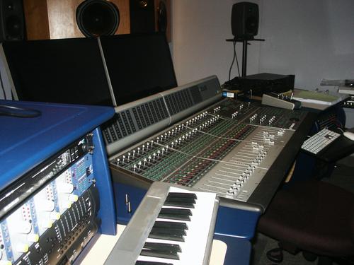 Profile photo 1389122284_mixing_room.jpg