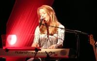 Lisa Firestone photo